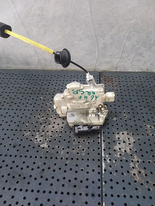 Broasca usa dreapta spate audi a6 c6 4f 4f0839016