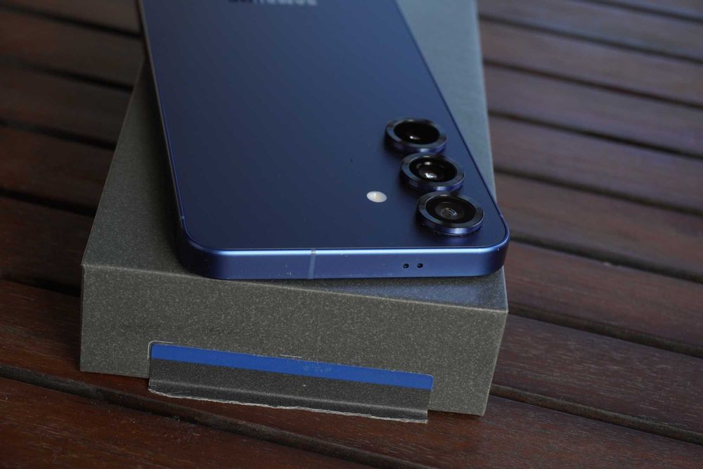 !КАТО НОВ! Samsung S25 1г. гаранция 100%  батерия + magsafe калъф