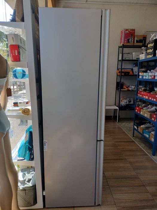 Frigider cu congelator Siemens KG49NSW30 – Stare impecabilă, 12 luni garanție