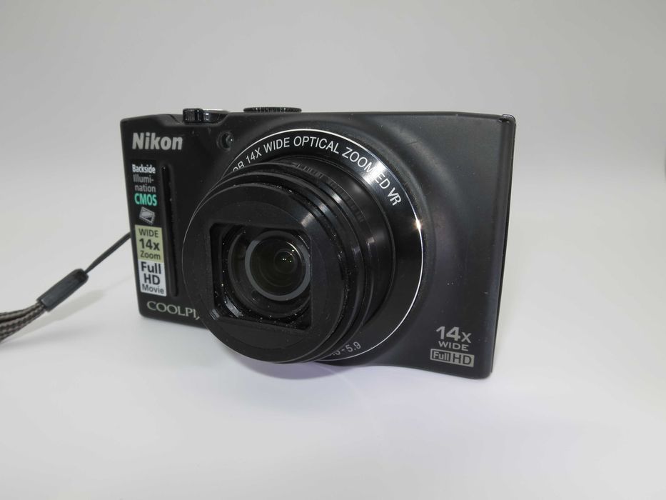 Nikon Coolpix S8200 ултра компактен цифрова фотоапарат, дигитална камера Full-HD, 14x оптичен зум,  пълен комплект, работи отлично