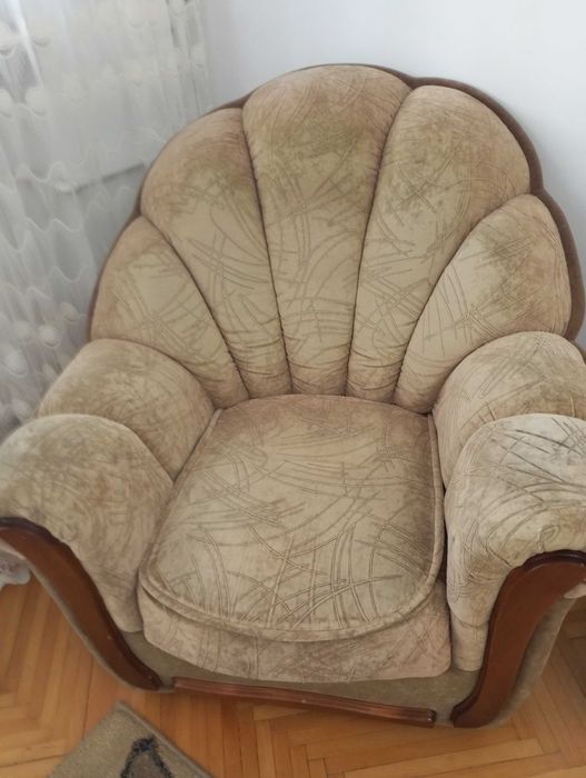 Vând canapea extensibila cu 2 fotolii