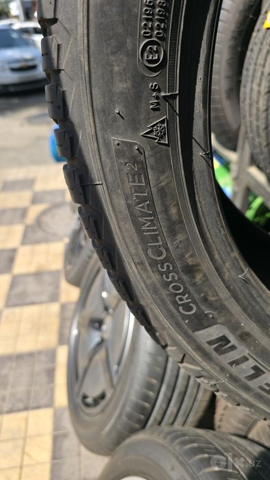 245/45/R19 Michelin Cross Climate²