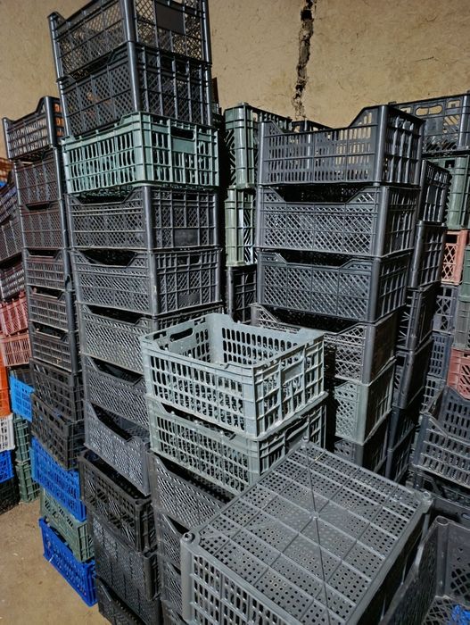 Plastmas yashiklar sotiladi