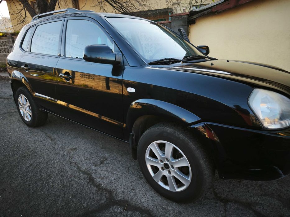 Продавам Хюндай "Туксон", всичко платено,  оборудван с газов инжекцион