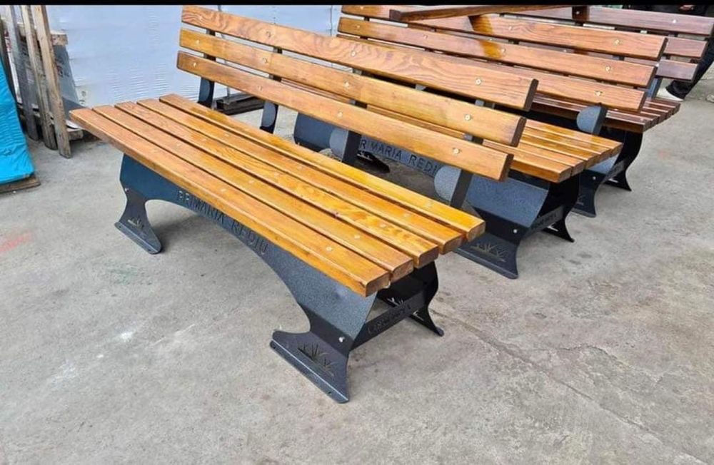 Mobilier urban băncuțe si coșuri de gunoi stateie autobuz