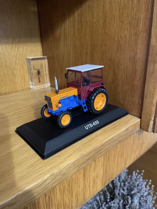 Machetă tractor UTB-650 scara 1/43