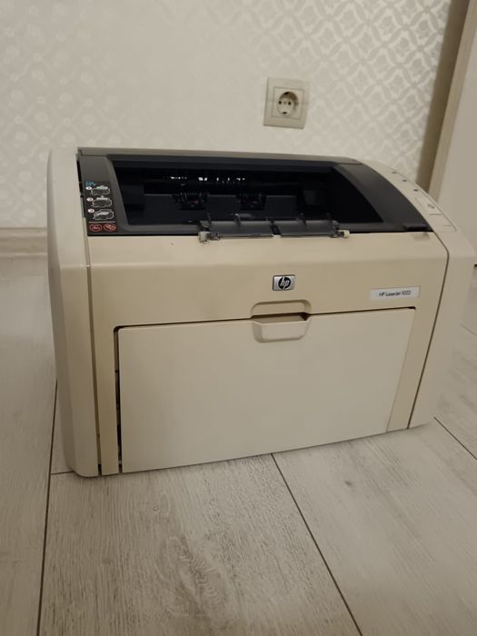 Принтер HP LJ 1022