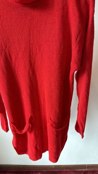 Әрқайсысы 2500 теңге .Сапалы сәнді  киімдер сатылады