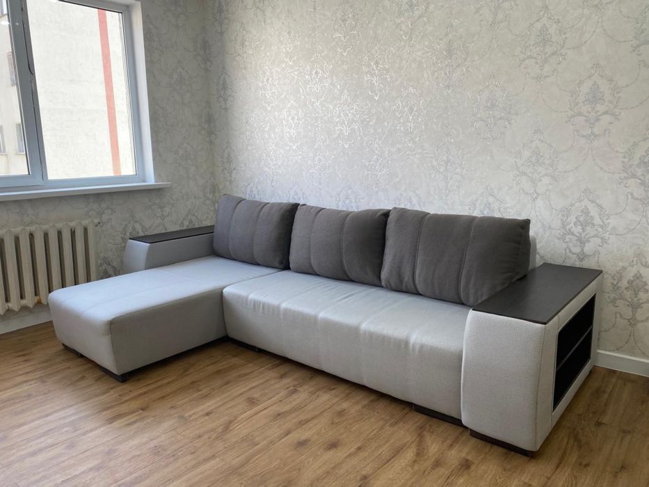 Диван в хорошем состояни.