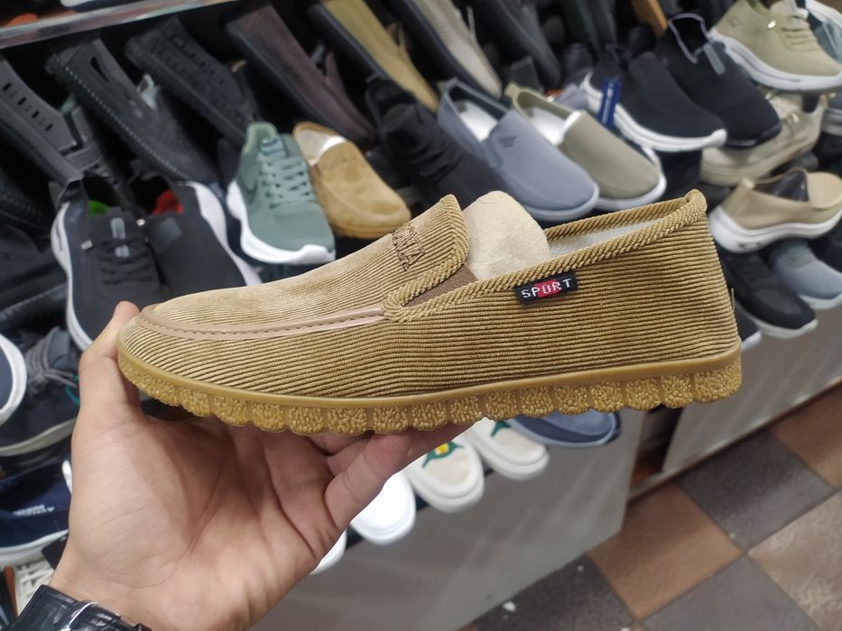 Serovda fohishalar bor.