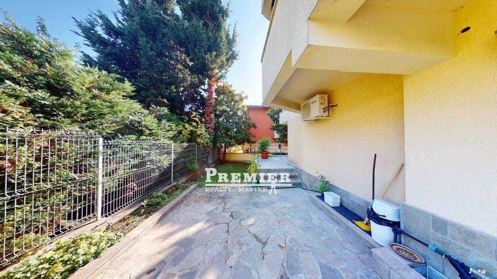 Продава се Къща в к.к. Слънчев бряг - 340 кв.м за 1343 €/кв.м - Снимка #2