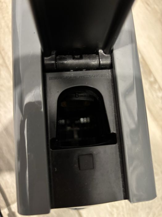 Espressor KRUPS cu capsule Nespresso Essenza Mini