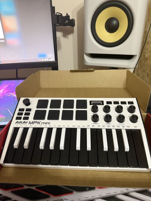 MIDI-клавиатура AKAI MPK Mini MKIII