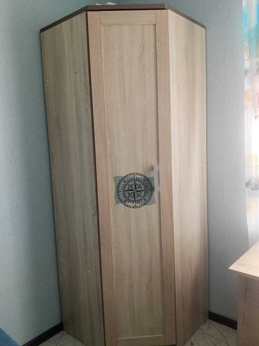 Продам угловой шкаф