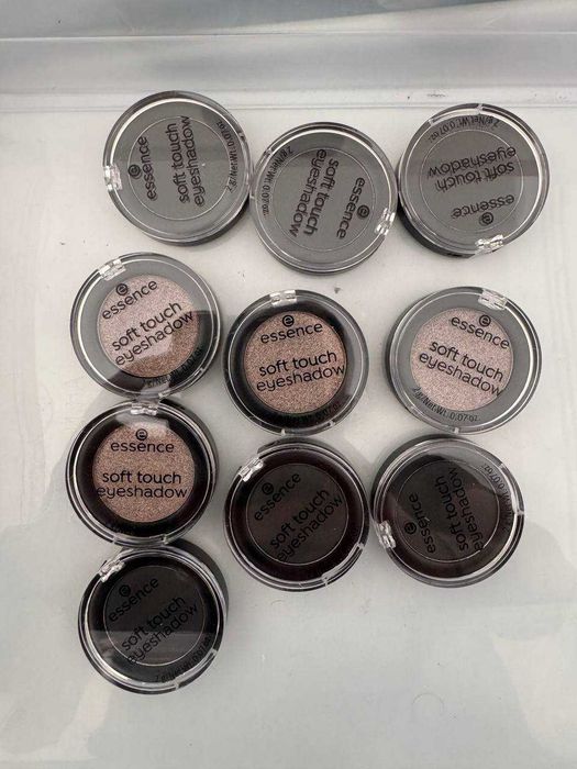 Lot 100 bucati cosmetice Essence si Catrice