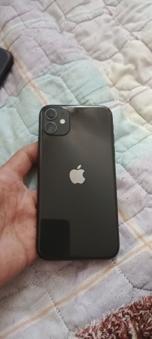 продаю iPhone 11
