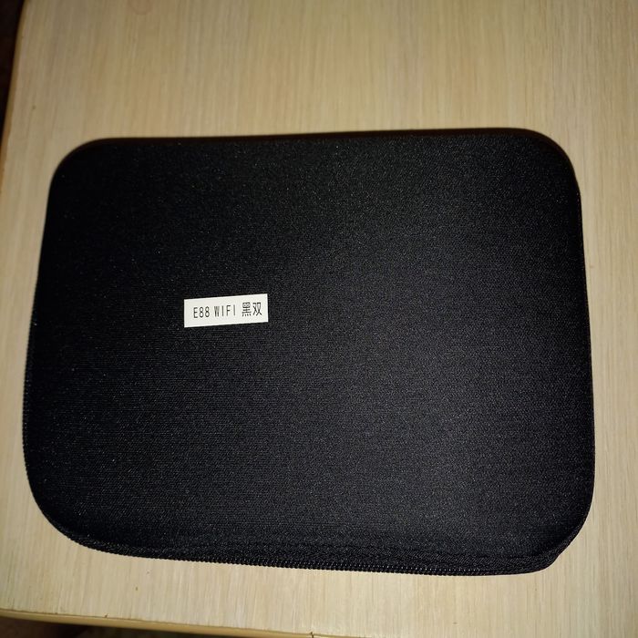 Дрон ,квадрокоптер Е88.