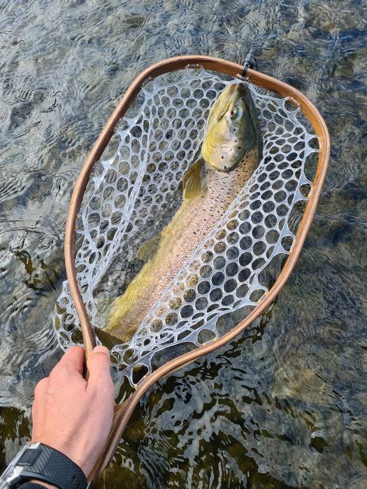 Ръчно изработен дървен кеп за риболов