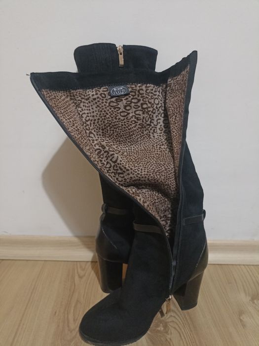 Велурени ботуши на ток