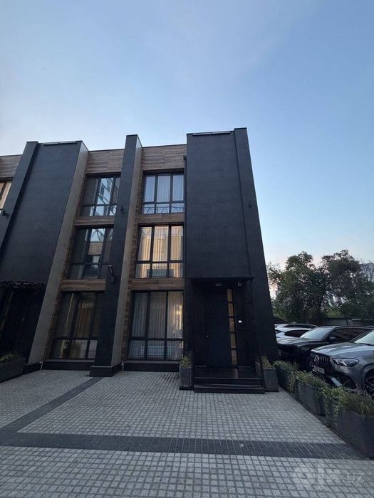 Продаеться Танхаус ЖК TIARA RESIDENCE