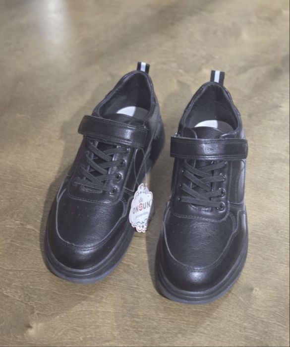 Кроссовки детские новые