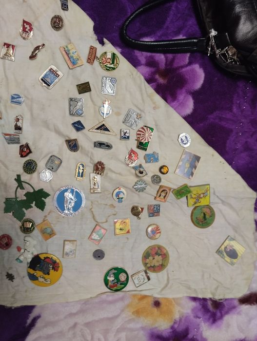 Продам советские значки