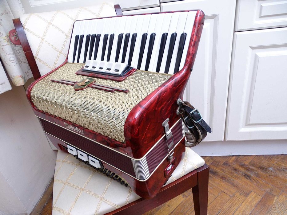 Стар акордеон Велтмайстер 96 баса