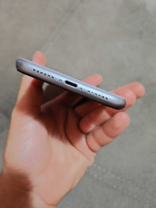 iPhone 11 64GB purple