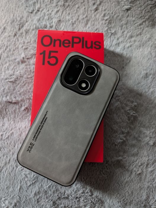 OnePlus 15 Sandstorm 512GB/16GB RAM + 3 Калъфа и 3 Протектора – Като НОВ