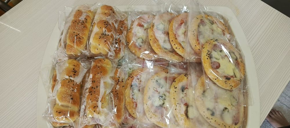 Zakazga sosiskali bulochka canada sosiska va pitsala qilib beriladi