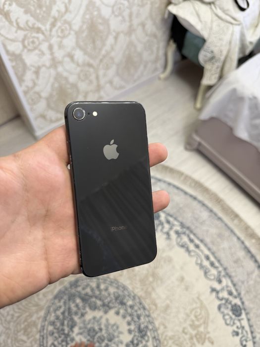 Продам айфон 8 64 гига