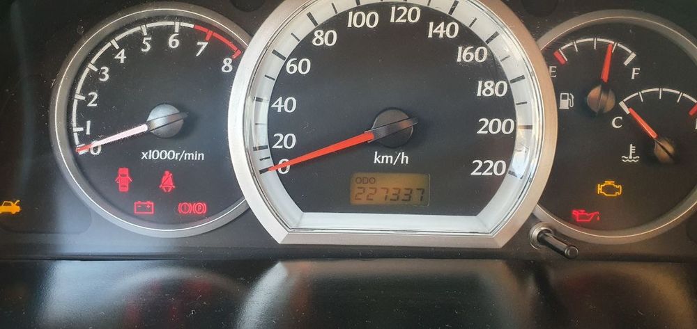 Ласетти сотилади