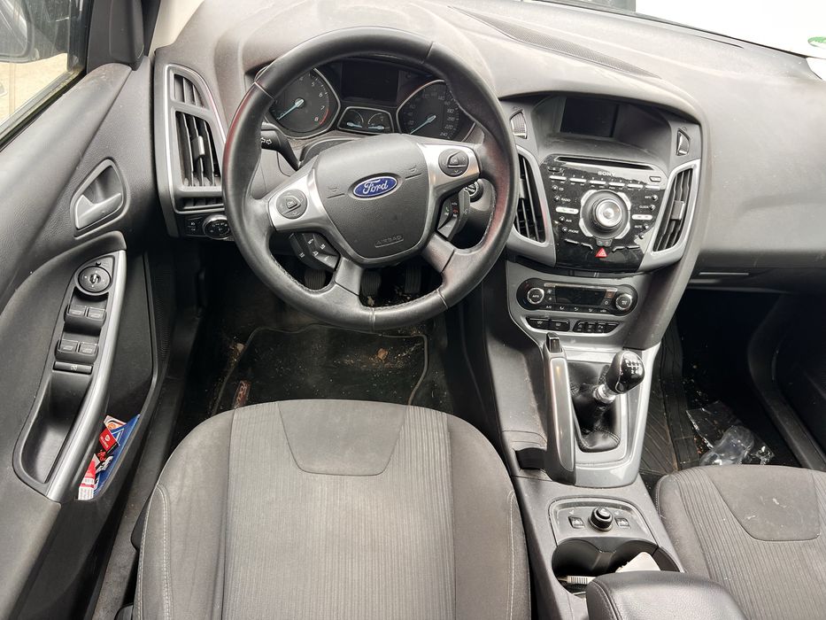 dezmembrez ford focus 1.6 benzina 2011