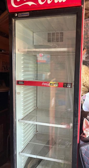 Продам витринный холодильник