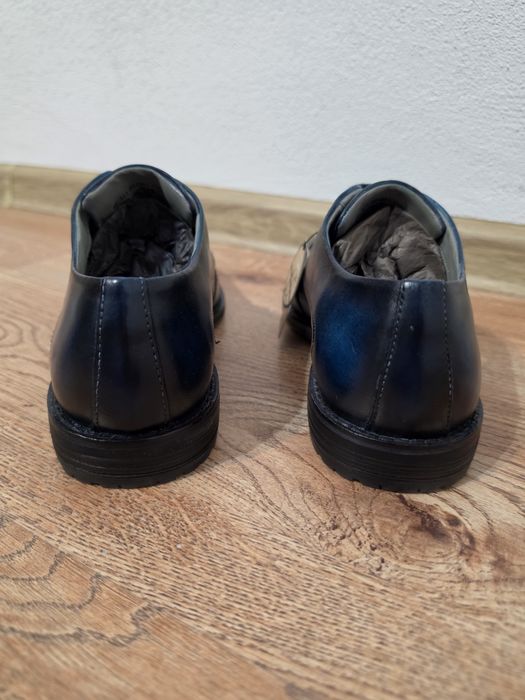 Vând pantofi eleganți Bugatti bărbați, mărimea 40