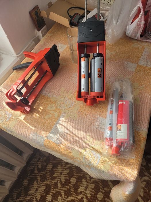 Пистолет для клей- герметика