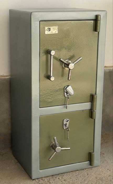 Сейф иранский , высота 102 см