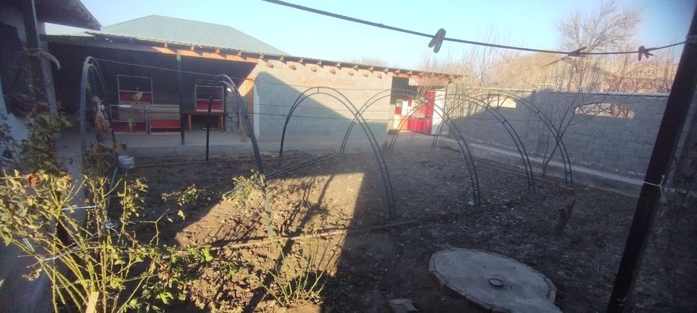 Yangi parnik sotiladi xazoraspda turibdi kelishib beramiz