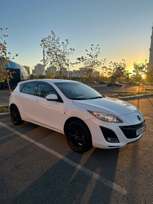 Mazda 3 2010 хэтчбэк