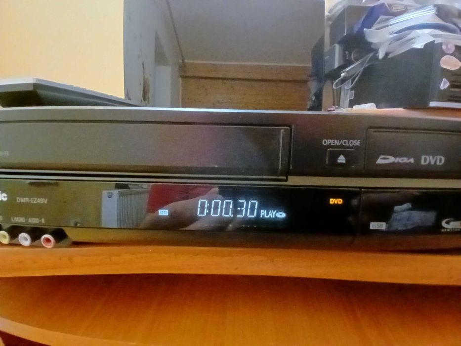 panasonic dmr-ez49v (dvd recorder-video recorder vhs) hifi stereo,hdmi, telecomanda,rezervat