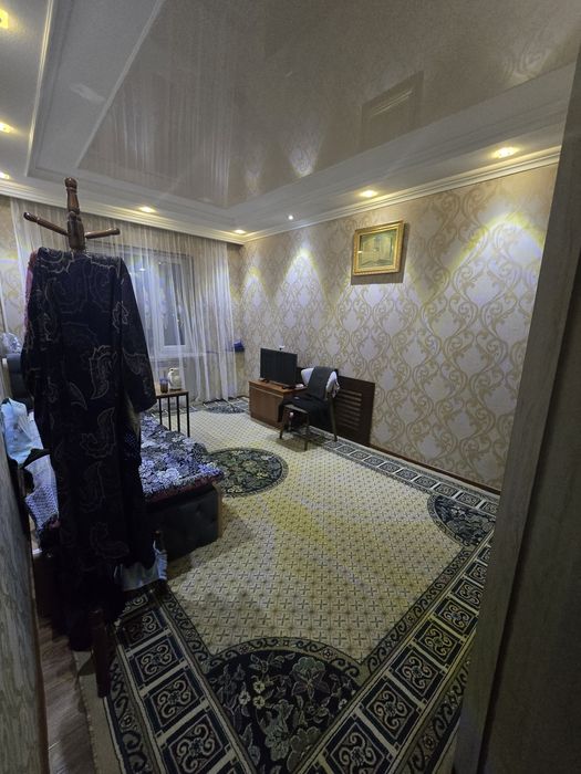 Shaxar markazi Sebzorda 4 xonali uy sotiladi srochna