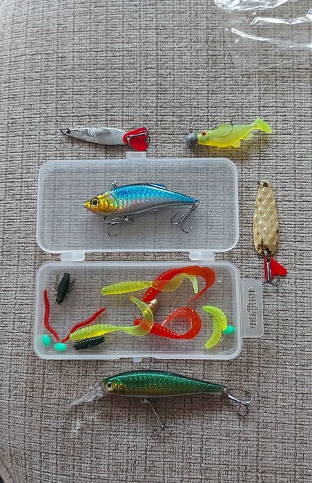 Воблери, клатушки 22 части за спининг риболов воблери блесни клатушки