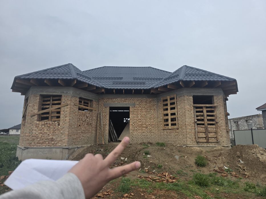 Продам частный недостроенный дом.