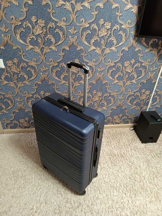 Продам дорожный чемодан