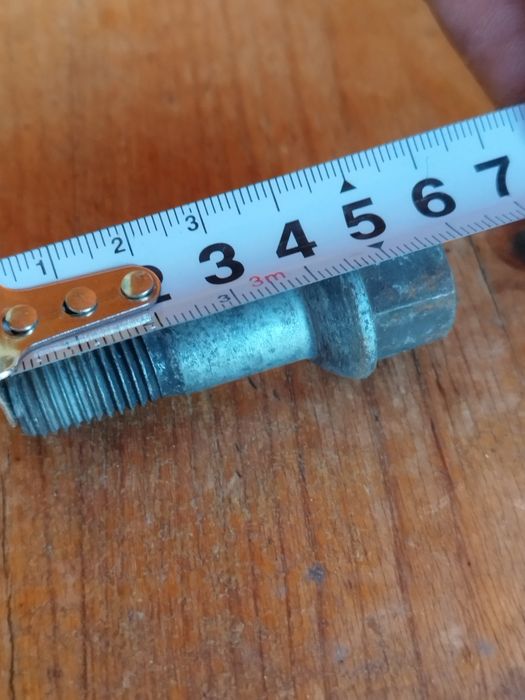 Дълги и къси болтове за Мерцедес оригинални