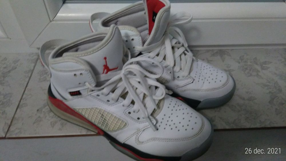 Nike  Jordan Mars 270