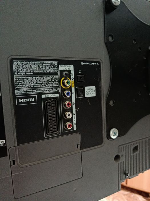 Продается телевизор 32 бу LED оригинал Малайзия