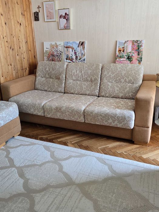 Диван с механизъм Удобен за ползване ежедневно и допълнително легло.
