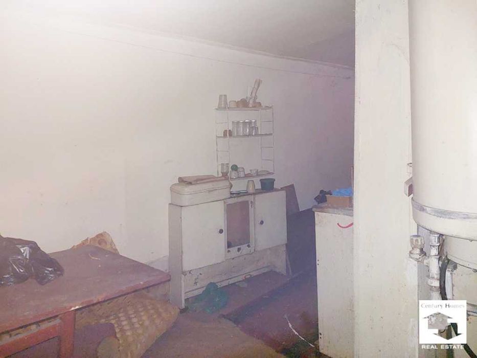 150029 Двуетажна къща за продажба, с равен двор и каладенец, в с. Овча Могила
