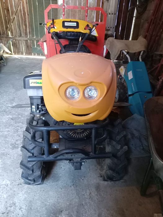Vând motocultor progarden 18CP, benzină,greutăți.funcționare excelentă